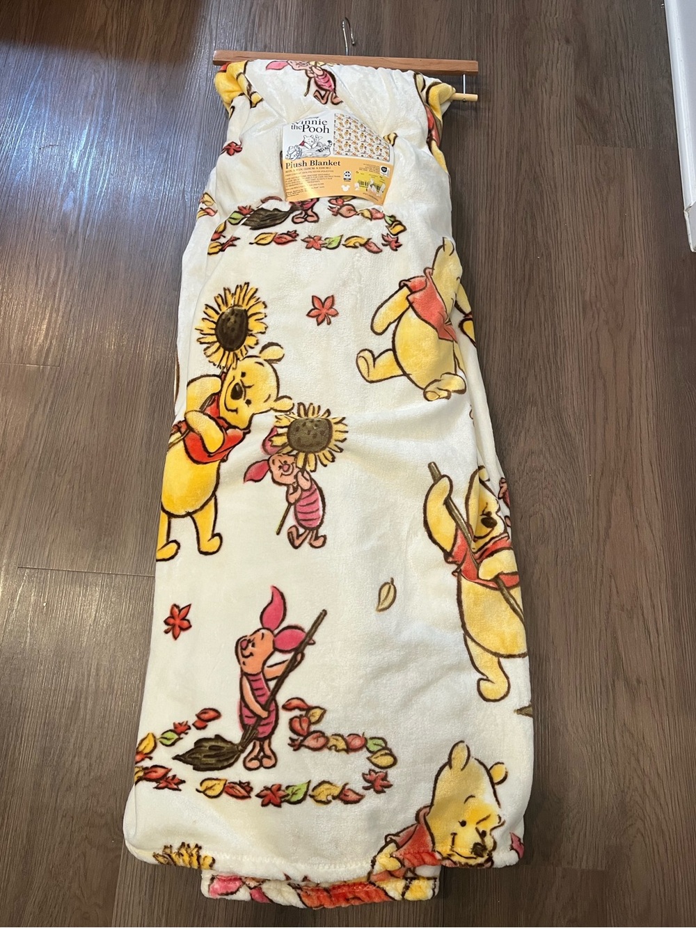 Disney 2026
Winnie thePooh
Plush Blanket
90IN. X 90IN. (229CM. X 229CM.)